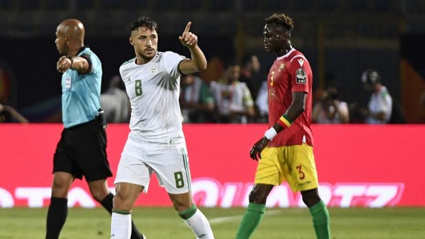 نجم المنتخب الجزائري: نتمنى مواجهة تونس في النهائي ليكون بطل إفريقيا منتخبا عربيا