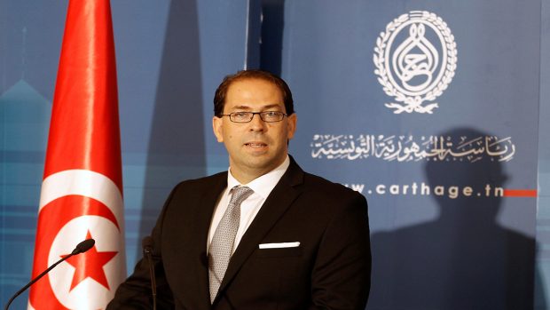 بينهم رئيس الحكومة الحالي ومثلي جنسيا.. 98 مرشحا للانتخابات الرئاسية في تونس