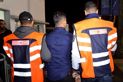احتجاز واغتصاب وسرقة وهتك العرض بالعنف.. توقيف شاب في العيون