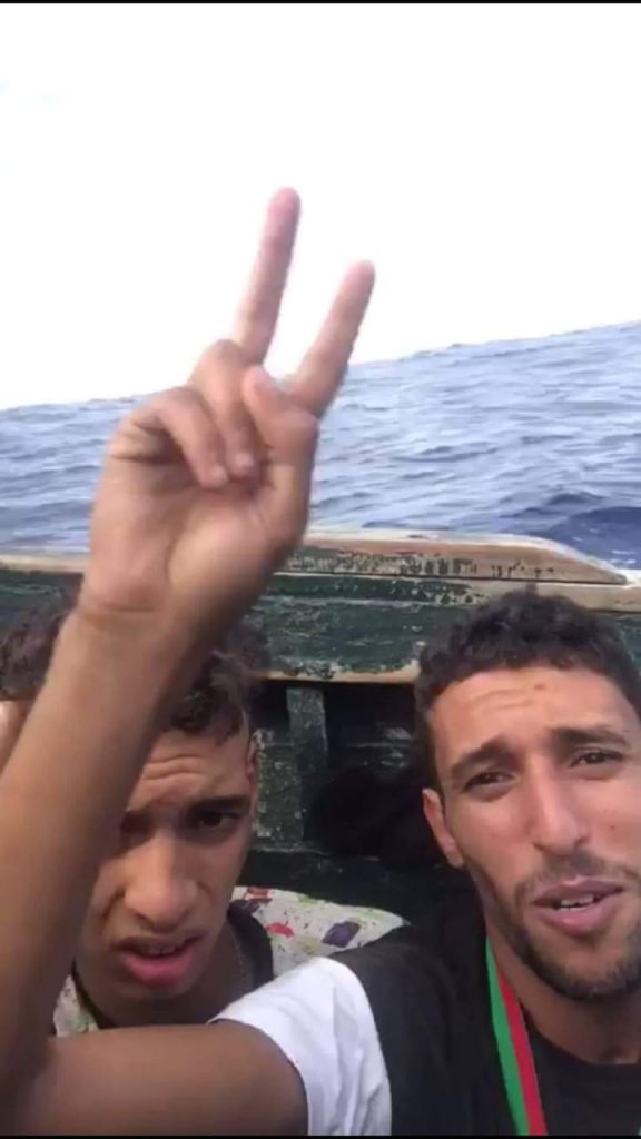 لاح الميداليات ديالو فالبحر.. بطل مغربي يختار قوارب الموت (صور وفيديو)
