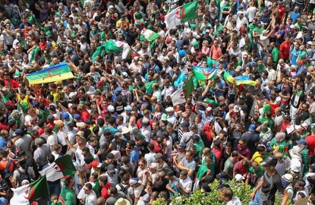 الجمعة الـ33.. ميادين الجزائر تضج مجددا بالمظاهرات (صور وفيديو)