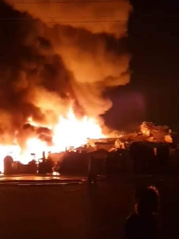 السلطات تؤكد عدم تسجيل إصابات.. حريق مهول في سوق “سيدي يوسف” في أكادير (صور وفيديو)
