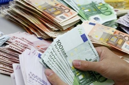 قانون مالية 2020.. حملة جديدة للتصريح بممتلكات المغاربة في الخارج