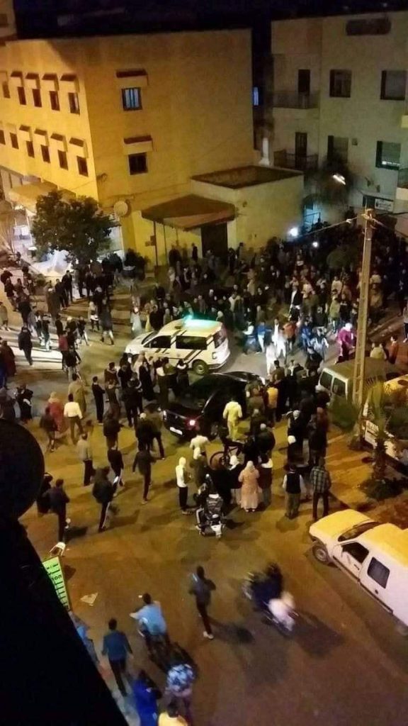 هاد الشي ولّى كيخلع.. رجل يذبح طفل في الشارع العام في سلا (صور)