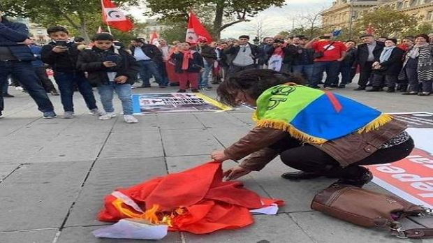 تنديدا ب”إهانة العلم الوطني”.. مغاربة أوروبا يتظاهرون في باريس