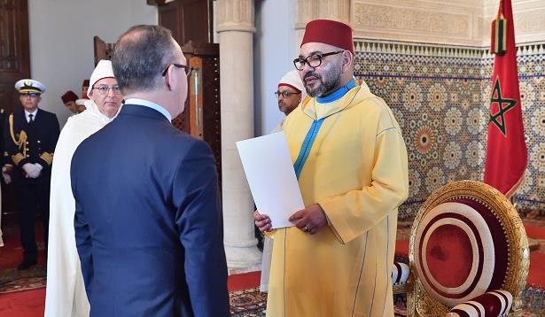 بينهم سفير الجزائر.. الملك يستقبل عددا من السفراء الأجانب