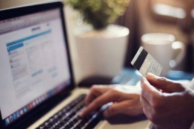 وصل 300 مليون.. توقيف نصّاب يستخدم إعلانات كاذبة على الإنترنت