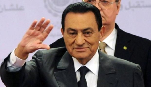 قائد سلاح الجو الذي قاد مصر 30 عاما.. من هو الرحل حسني مبارك؟