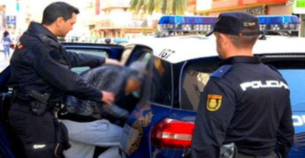 حاول قتل عشيقته.. السجن 8 سنوات لمهاجر مغربي في إسبانيا