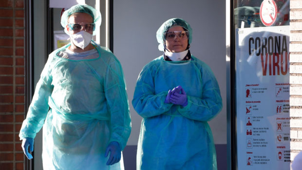 إسبانيا.. أكثر من 12 ألفاً عاملا في القطاع الصحة أصيبوا بكورونا