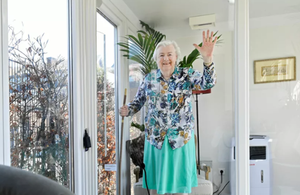 تبلغ من العمر 107 أعوام.. مسنة هولندية أكبر ناجية من كورونا في العالم