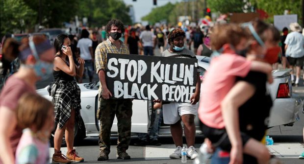 نساو كورونا.. الاحتجاجات تتصاعد في أمريكا بسبب مقتل أمريكي من أصول أفريقية (صور)