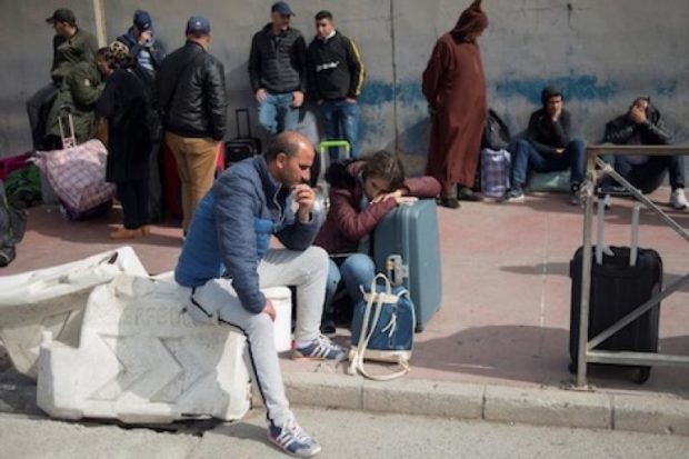 ملف المغاربة العالقين في الخارج.. الاستقلال يتهم الحكومة بنهج سياسة الهروب إلى الأمام