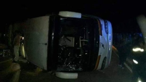 وفاة 12 شخصا وإصابة أزيد من 30 آخرين.. انقلاب حافلة في الطريق الوطنية بين أكادير والصويرة