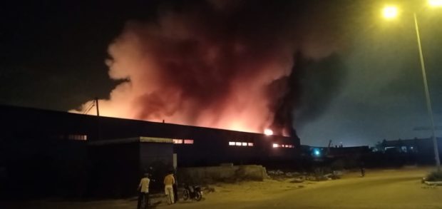 بالصور من كازا.. حريق ضخم وانفجارات تهز المنطقة الصناعية
