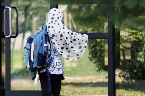 القنيطرة.. القضاء ينتصر لتلميذة مُنعت من دخول مدرسة خاصة بسبب الحجاب