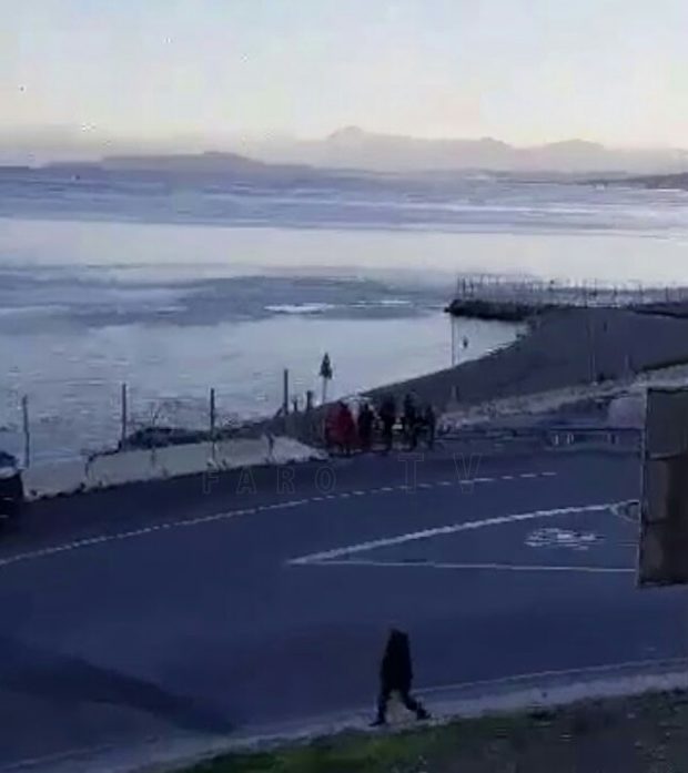 بالعومان وفعز البرد.. مغربيان يهربان من سبتة (فيديو) 