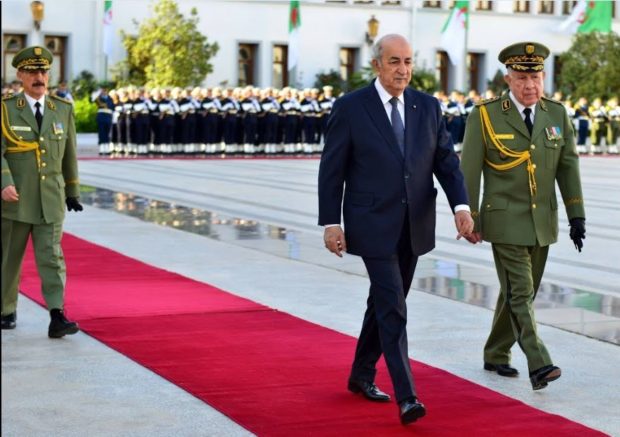 سفير سابق لأمريكا في الجزائر: إلى متى سيواصل الجيش الجزائري دعم تبون المعزول؟