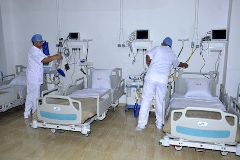 بعد تزايد الضغط على المؤسسات الاستشفائية.. مستشفى ميداني إضافي للتكفل بحالات الإصابة الحرجة في مراكش