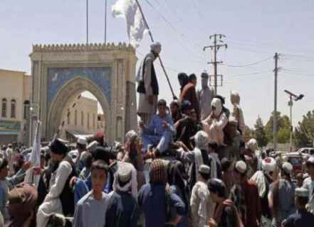 الرئيس الأفغاني الفار: “طالبان انتصرت”
