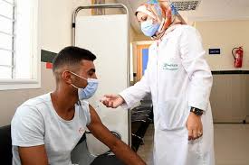 باحث في القضايا الصحية: المغرب يتوفر على مخزون وافر من اللقاحات المضادة لكورونا