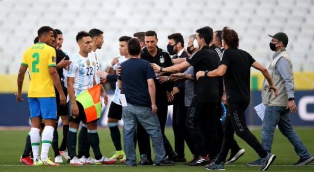 بسبب مخالفة إجراءات كورونا.. توقف مباراة البرازيل والأرجنتين