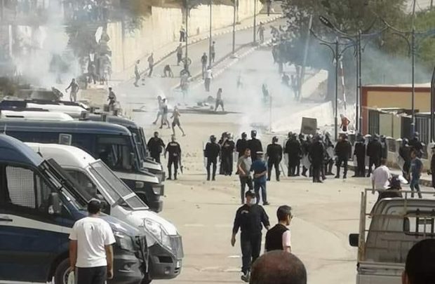 القبايل.. المظاهرات تعود من جديد والسلطات الجزائرية تقابلها بالقمع