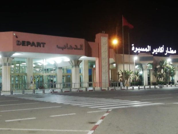 بغاو يسافرو باختبارات كورونا مزورة.. اعتقال 5 فرنسيين في مطار أكادير