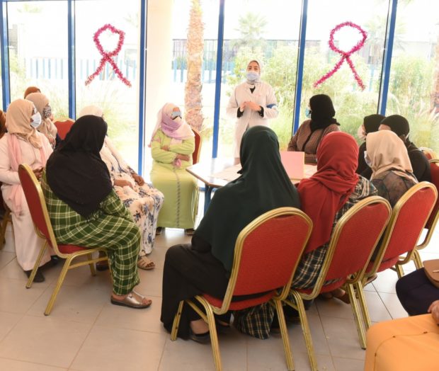 160 سيدة استفدن من المبادرة.. حملة مجانية للكشف عن سرطان الثدي بخريبكة (صور)
