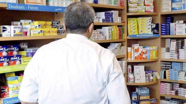 “نفاذ” أدوية البروتوكول العلاجي لكورونا.. وزارة الصحة ترد وتلوم موزعي الأدوية