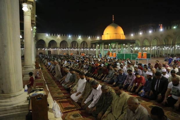 ما تفوتش نصف ساعة.. مصر تسمح بإقامة التراويح في المساجد في رمضان