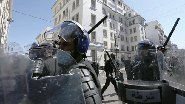 منظمة العفو الدولية: السلطات الجزائرية تواصل قمع الأحزاب السياسية
