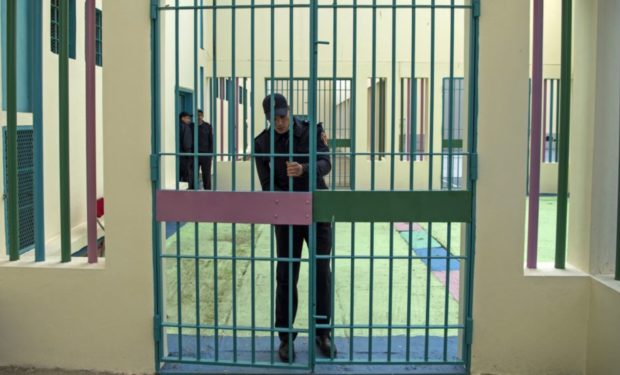 رصد تحسن وضعية السجون… تقرير يوصي بتحيين السياسة الجنائية لحل “معضلة” الاكتظاظ