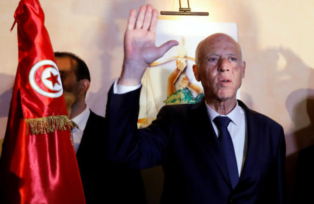 تحدث عن محاولة انقلابية.. الرئيس التونسي يعلن حل البرلمان
