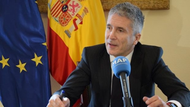 وزير الداخلية الإسباني: فتح الحدود مع المغرب رهين بتحسن الظروف الصحية