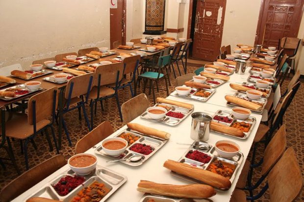 بسبب الأزمة الاقتصادية.. “مطاعم الرحمة” الرمضانية تتراجع في الجزائر