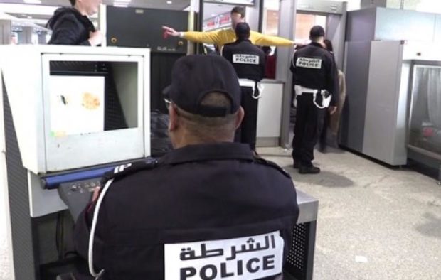 متورطين مع عصابة ديال الهجرة.. توقيف موظفين للشرطة عن العمل في مطار مراكش