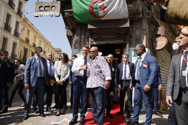 معلقون يسخرون من تبون: ماكرون جاب شوارع الجزائر أكثر منك!
