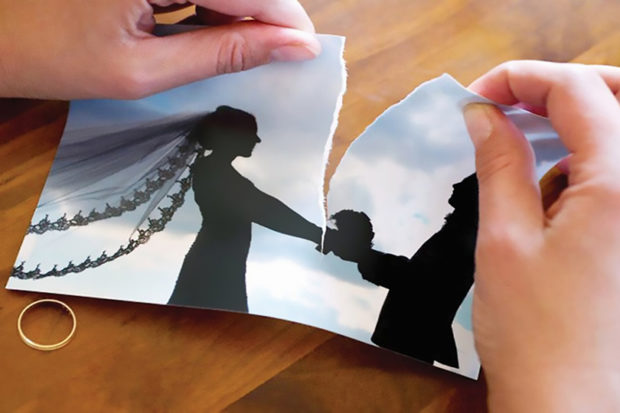 وزير العدل: إخضاع الأزواج لدورات تدريبية سيقلص من حالات الطلاق