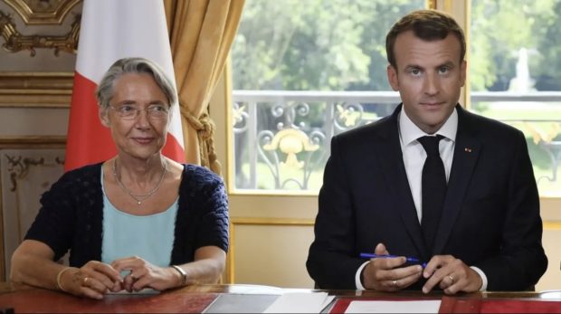 بعد “منع رئيس القبايل” من الإعلام مقابل عدم إلغاء زيارتها.. رئيسة الوزراء الفرنسية مشات للجزائر (فيديو)