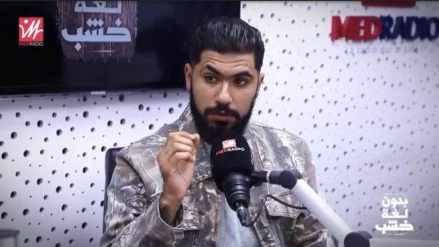 طوطو بعد الضجة والجدل: اللي مرضني أنه كنبان بحال يلا أنا ماشي مغربي ولا أنا “بوليساريو”!! (فيديو)