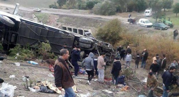 كسيدة خايبة قرب تازة.. مصرع 11 شخصا وإصابة 43 آخرين إثر انقلاب حافلة