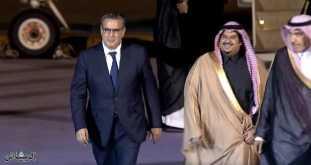 لتمثيل جلالة الملك في القمة العربية الصينية.. أخنوش يصل إلى الرياض