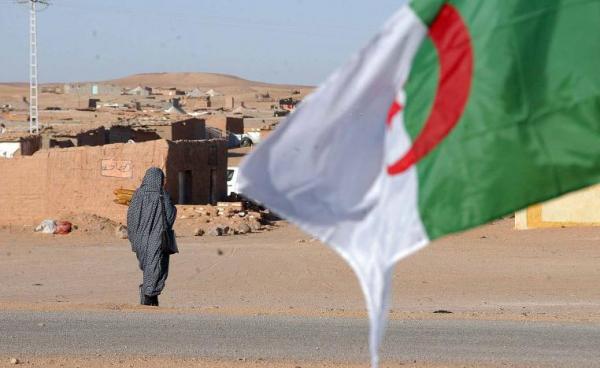 انتهاكات بمباركة الجزائر.. احتجاجات في مخيمات تندوف ضد العبودية والميز العنصري