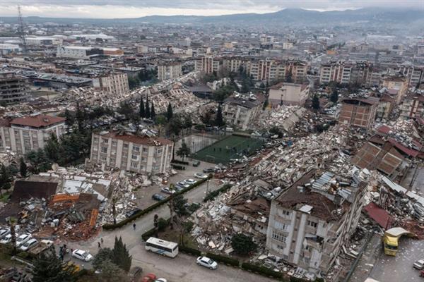 الغش في البناء سبب الحصيلة الثقيلة للزلزال؟.. أصابع الاتهام تتجه إلى منعشين عقاريين في تركيا!