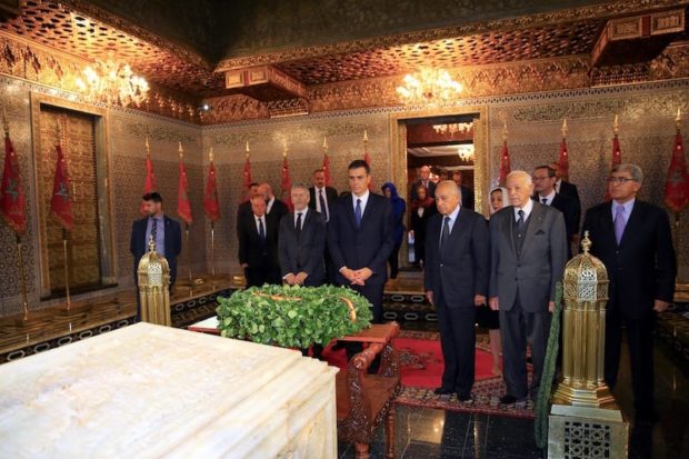 الرباط.. رئيس الحكومة الإسبانية يزور ضريح محمد الخامس