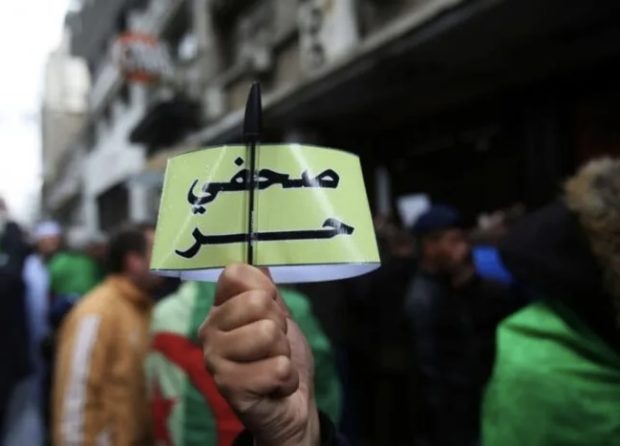 الجزائر.. قانون جديد يشدّد المراقبة على وسائل الإعلام