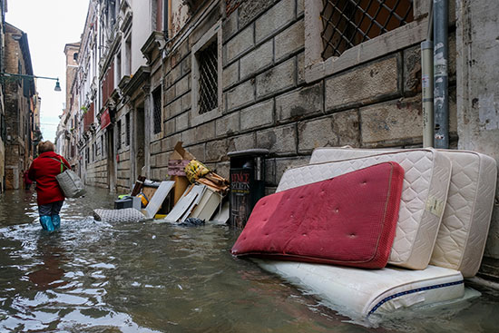 السلطات أجلت آلاف السكان.. أمطار غزيرة تقتل 9 أشخاص في إيطاليا