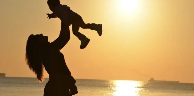 لتحقيق المساواة مع الآباء.. مقترح قانون لمنح الأمهات في المغرب الوصاية على أبنائهن