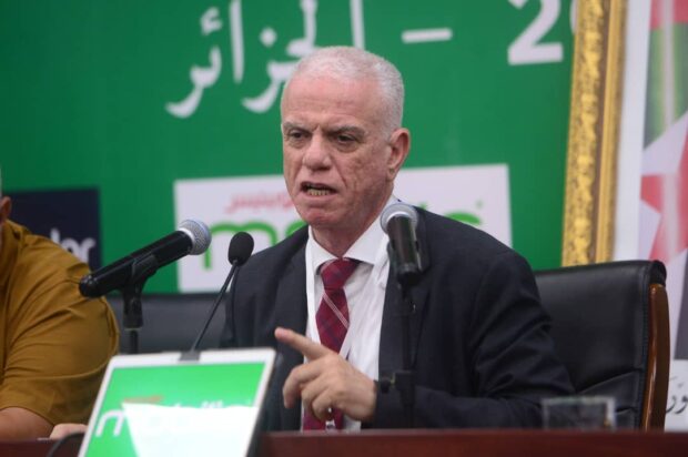 ضربة جديدة للكرة الجزائرية.. رئيس الاتحادية يخسر عضوية المكتب التنفيذي للكاف